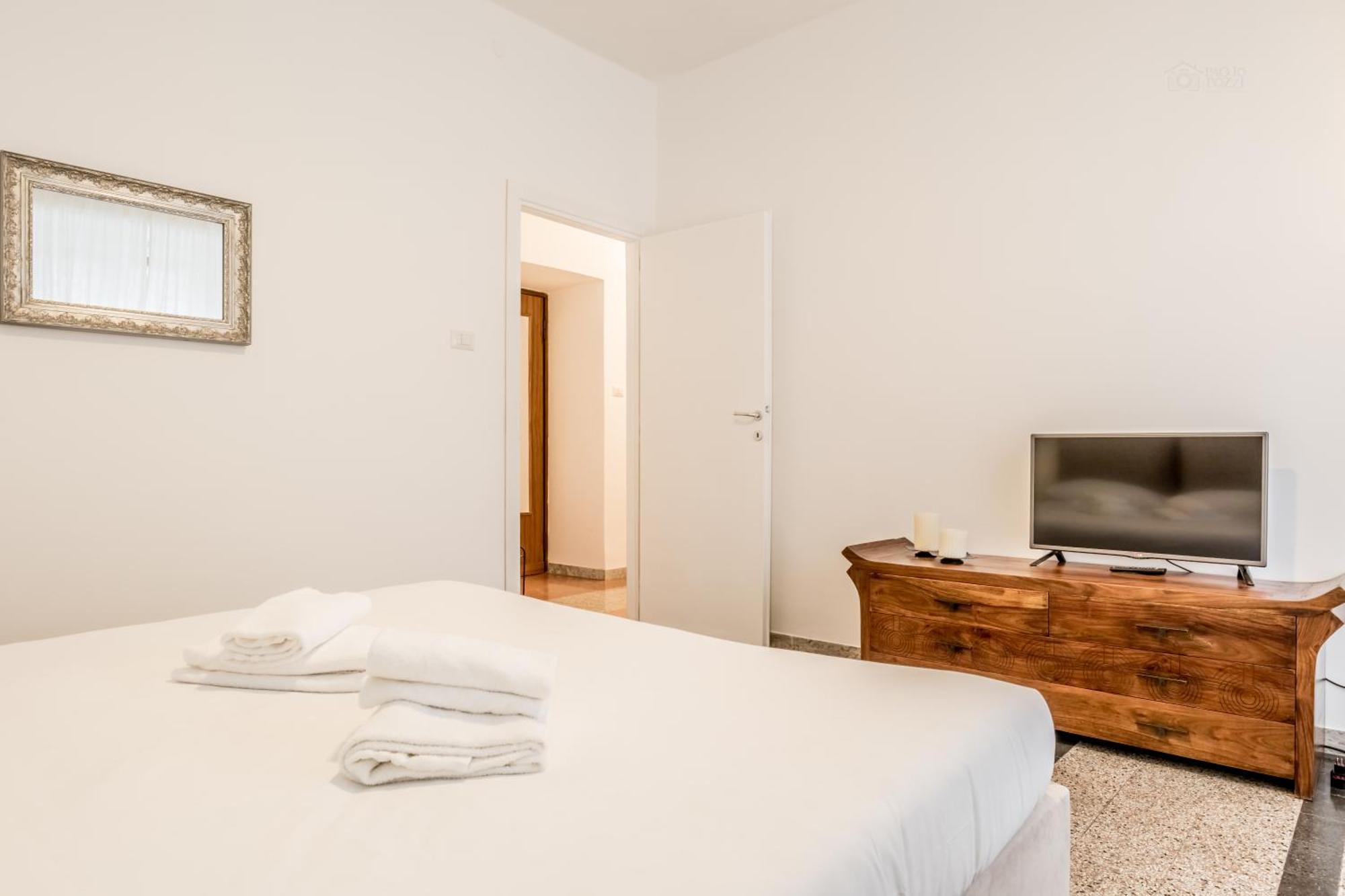 Fara Sabina Large Aparment