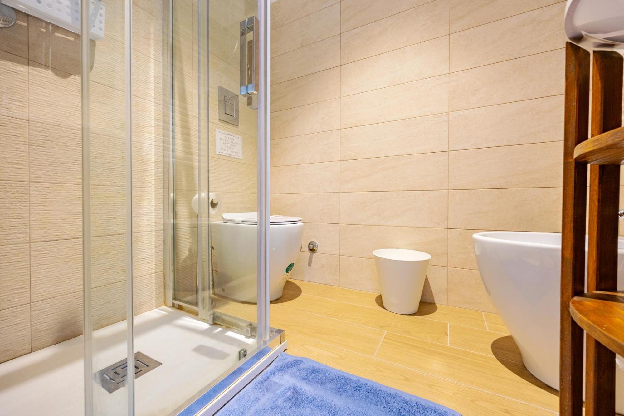 Luminosa Con Bagno Privato Interno - Vicina Metro Rome
