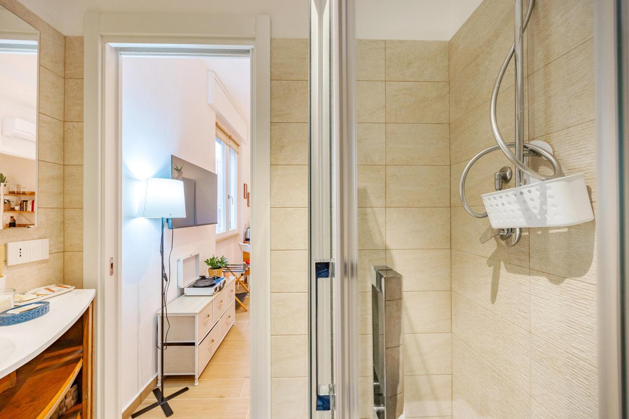 Luminosa Con Bagno Privato Interno - Vicina Metro Homestay *
