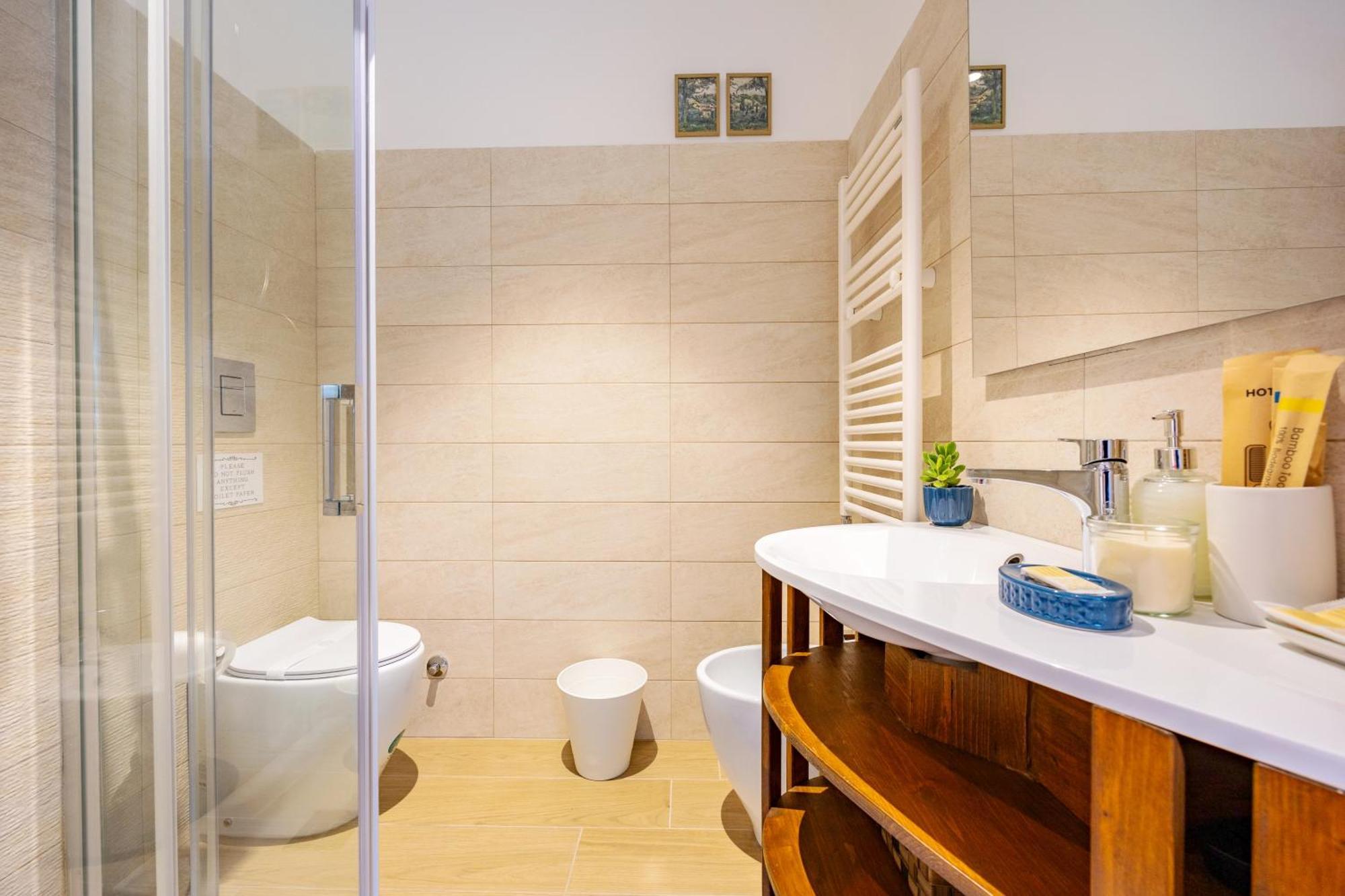 Luminosa Con Bagno Privato Interno - Vicina Metro