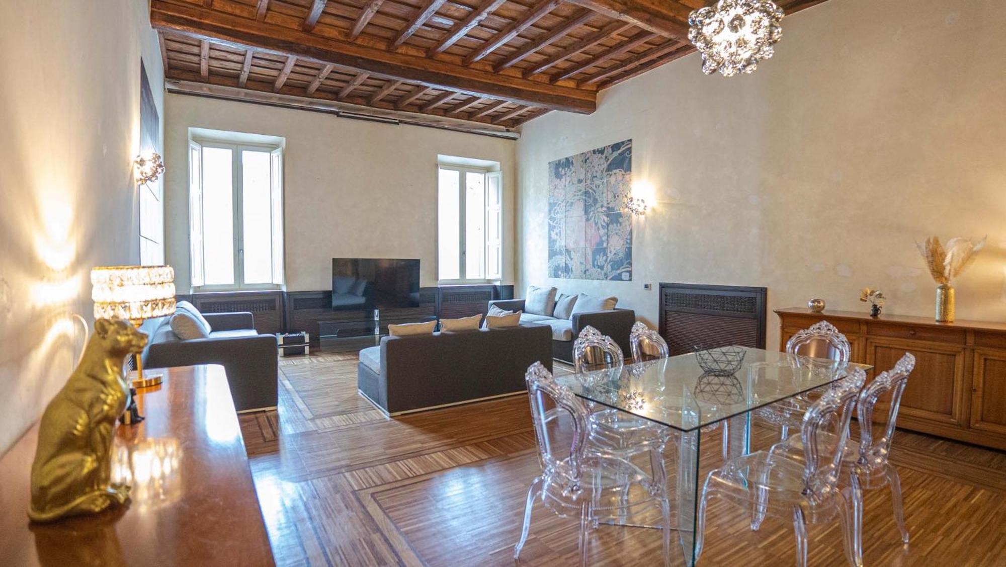 Piazza Venezia Charming With View Apartment *