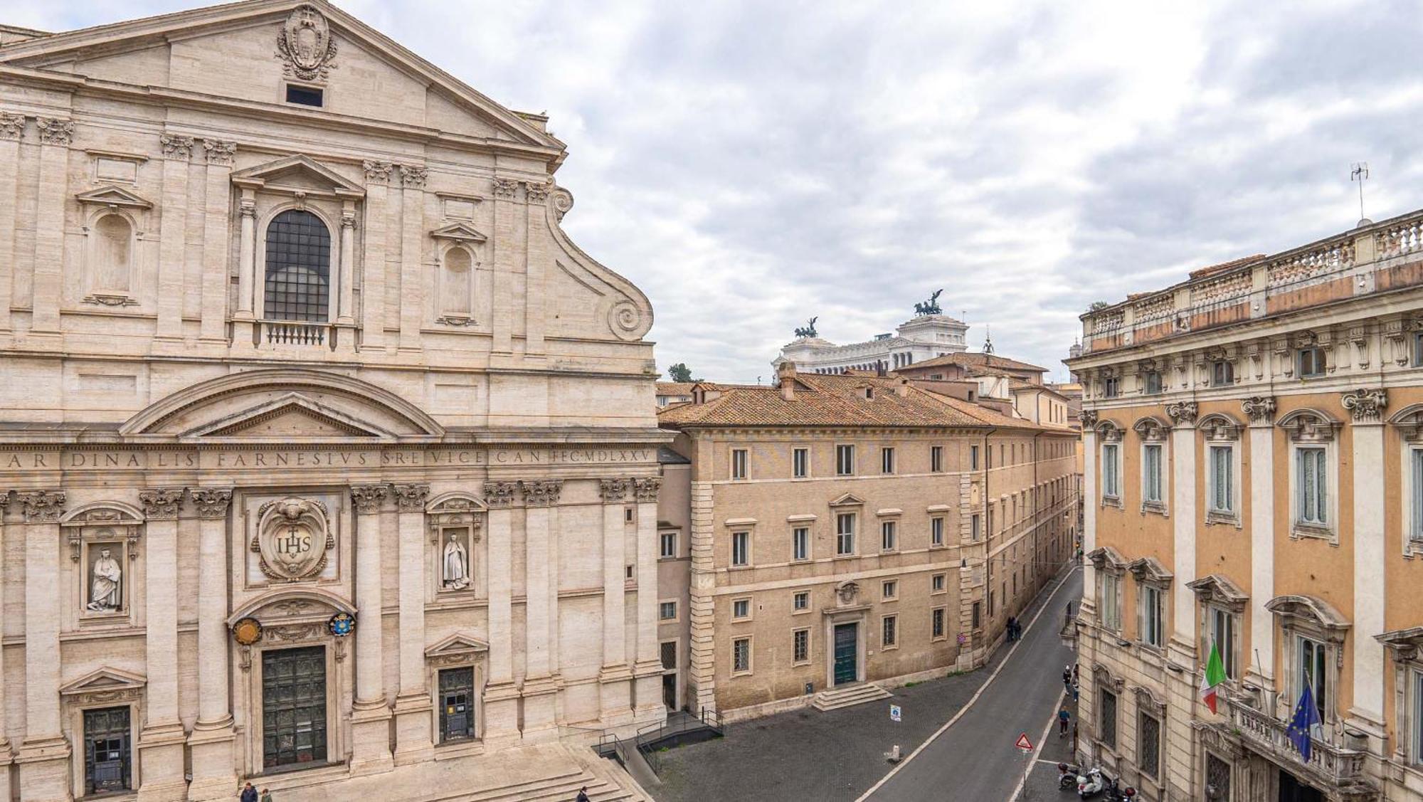 Piazza Venezia Charming With View Apartment Rome