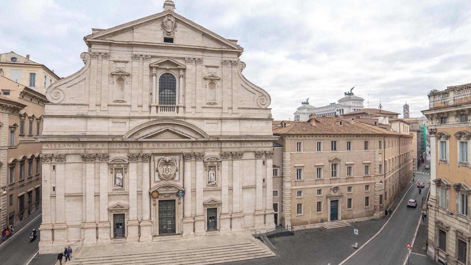 Piazza Venezia Charming With View Rome
