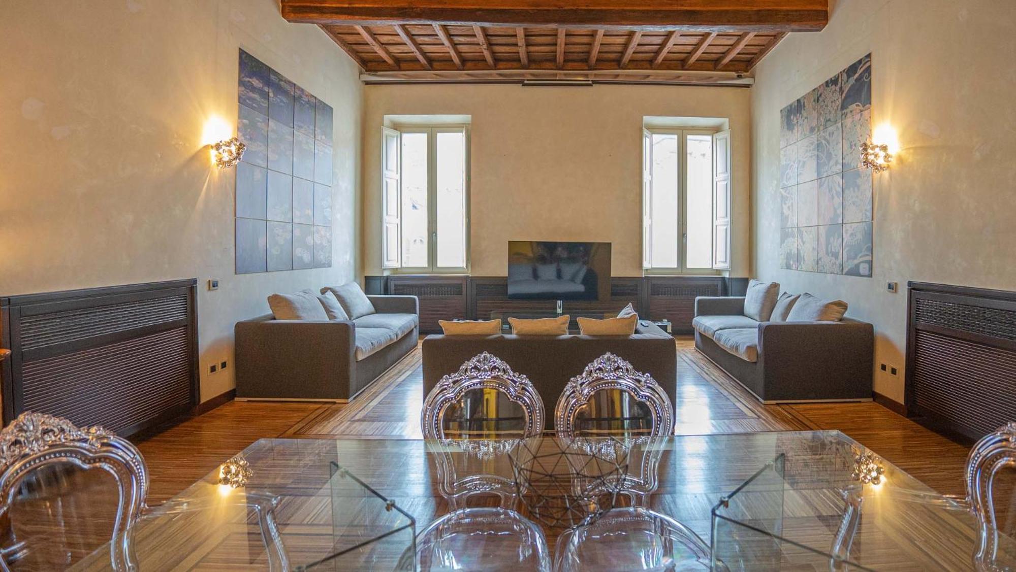 Piazza Venezia Charming With View Apartment Rome