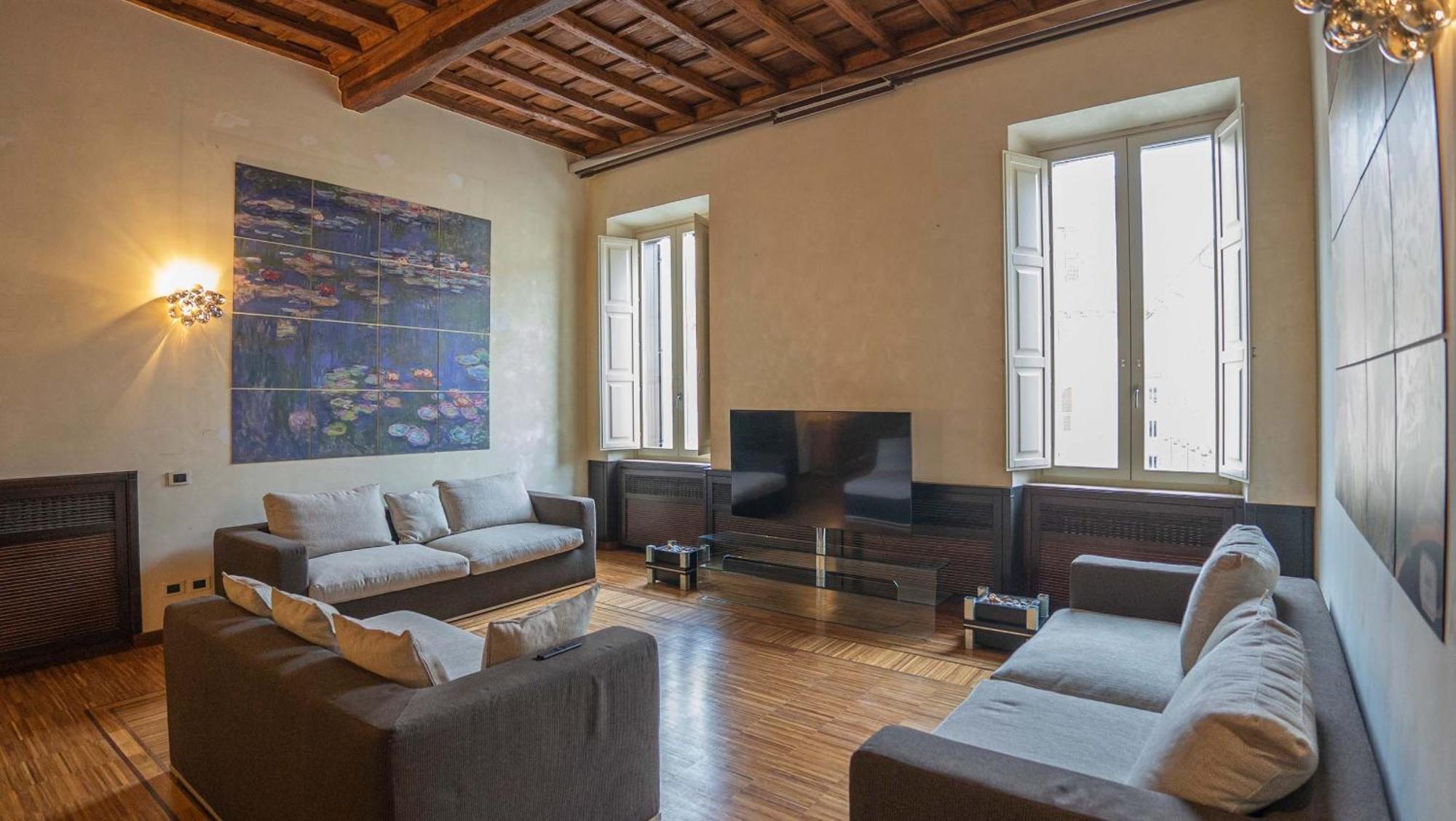 Piazza Venezia Charming With View Apartment