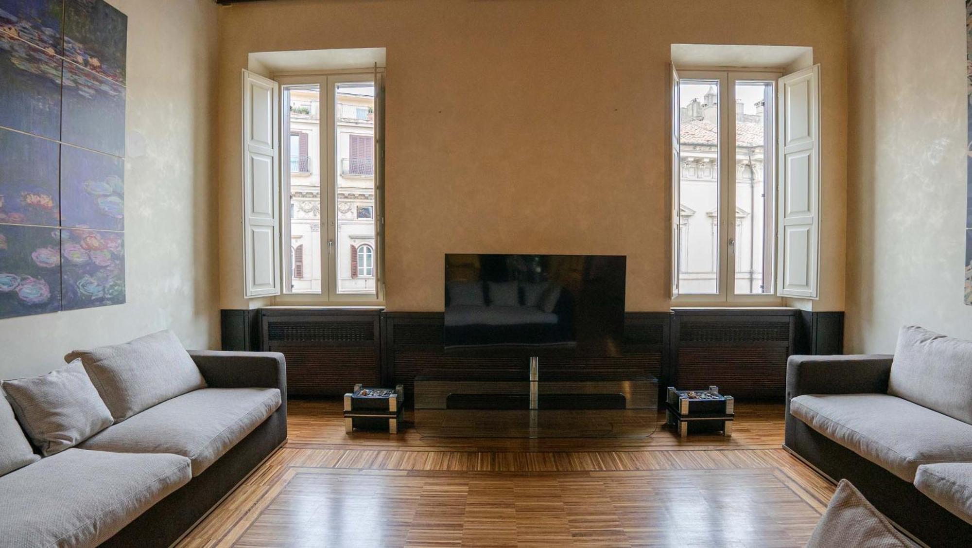 Piazza Venezia Charming With View Apartment Rome