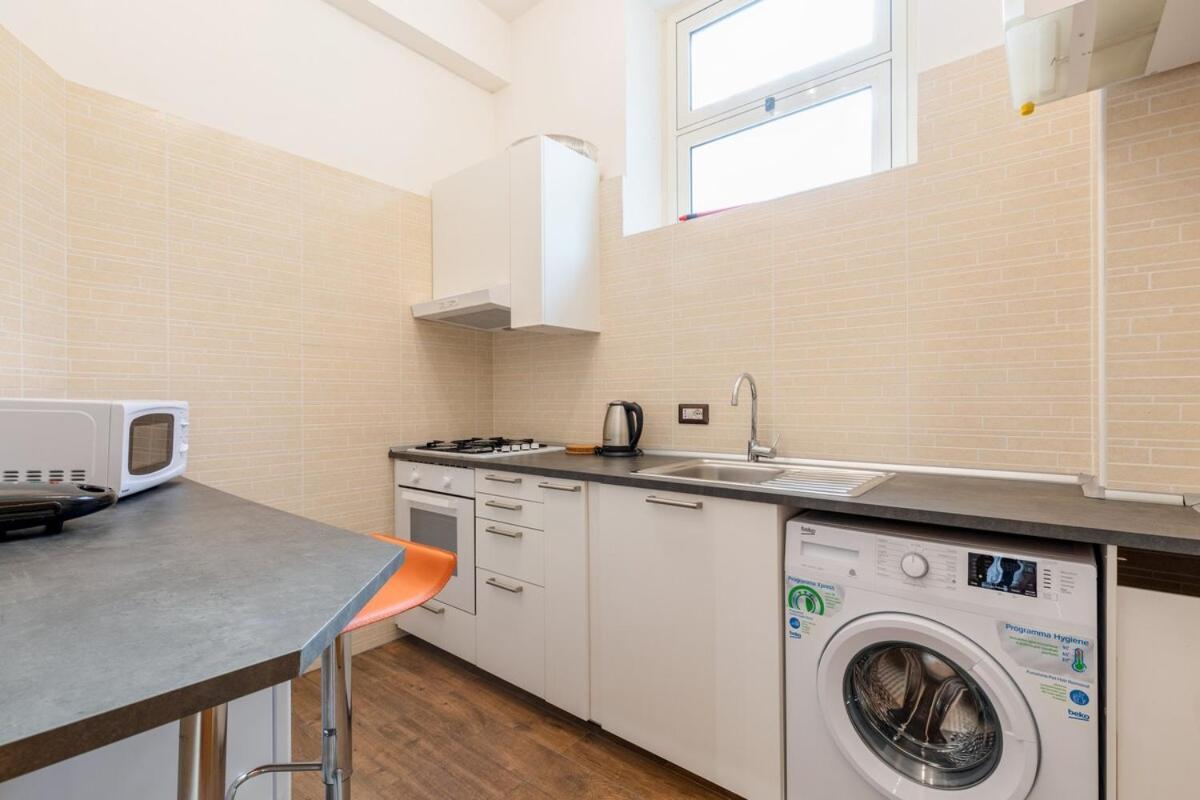 Apartment Style Julia 50 Mt From Colosseum Rome