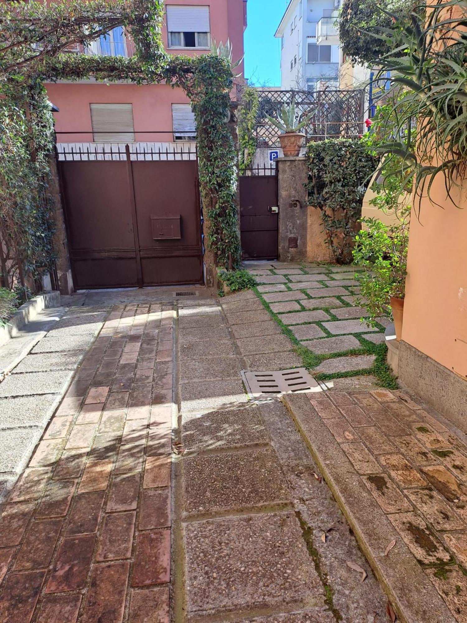 Appia Apartment *