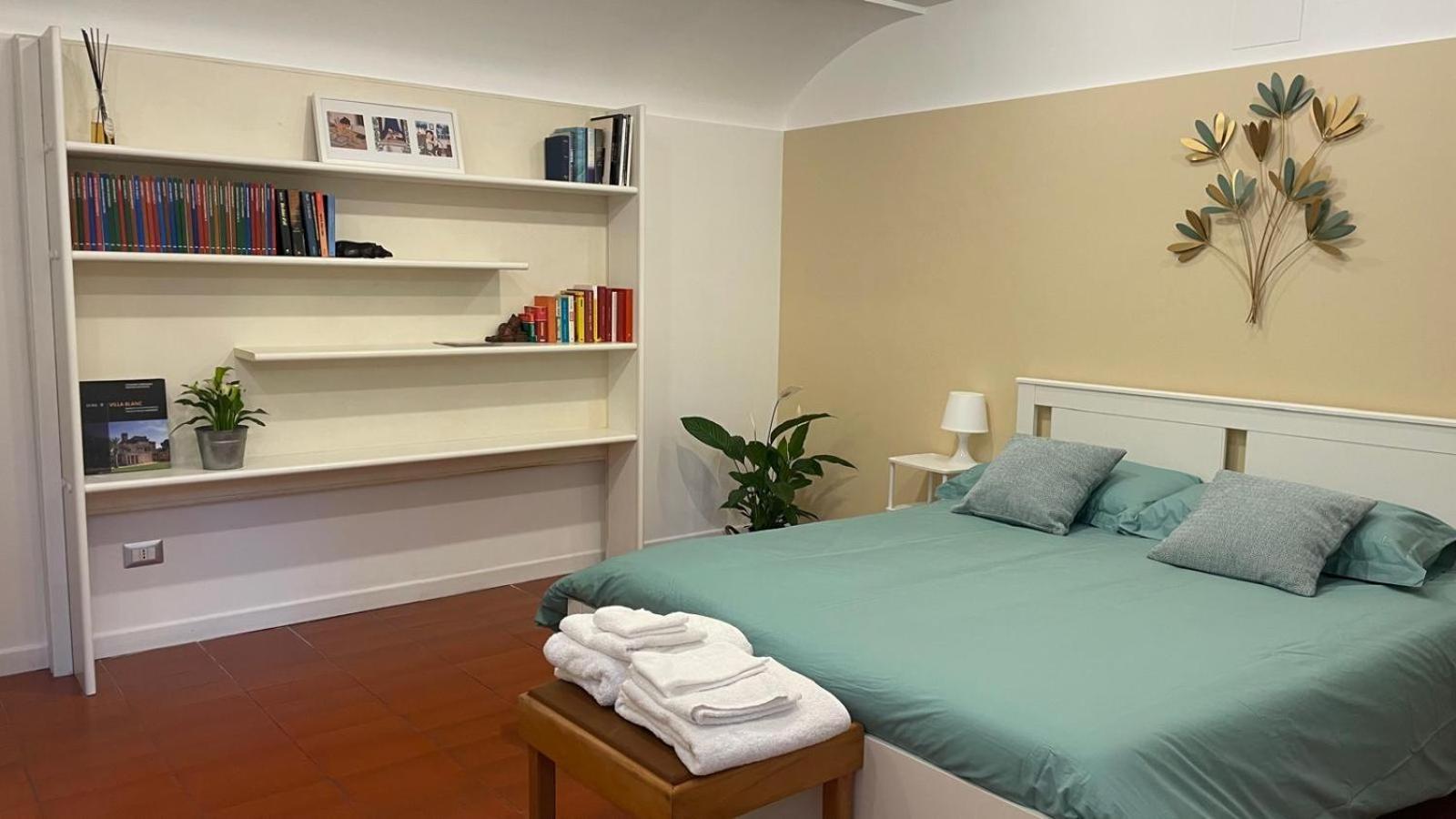 Appia Apartment *