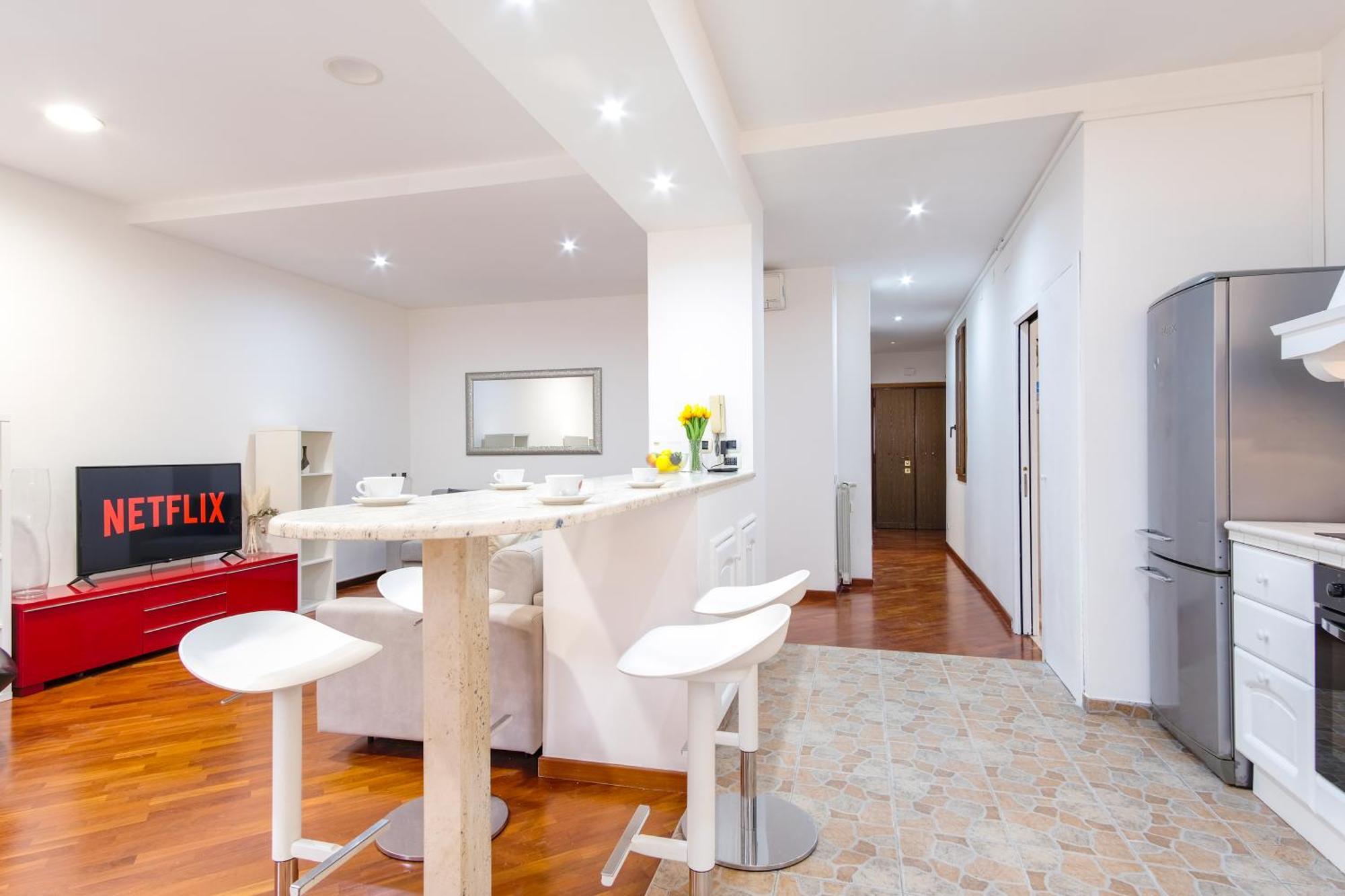 Appartamento Elegantis San Giovanni - Easily Get To The Historic Center, Metro, Tram And Bus Are Nearby Roma