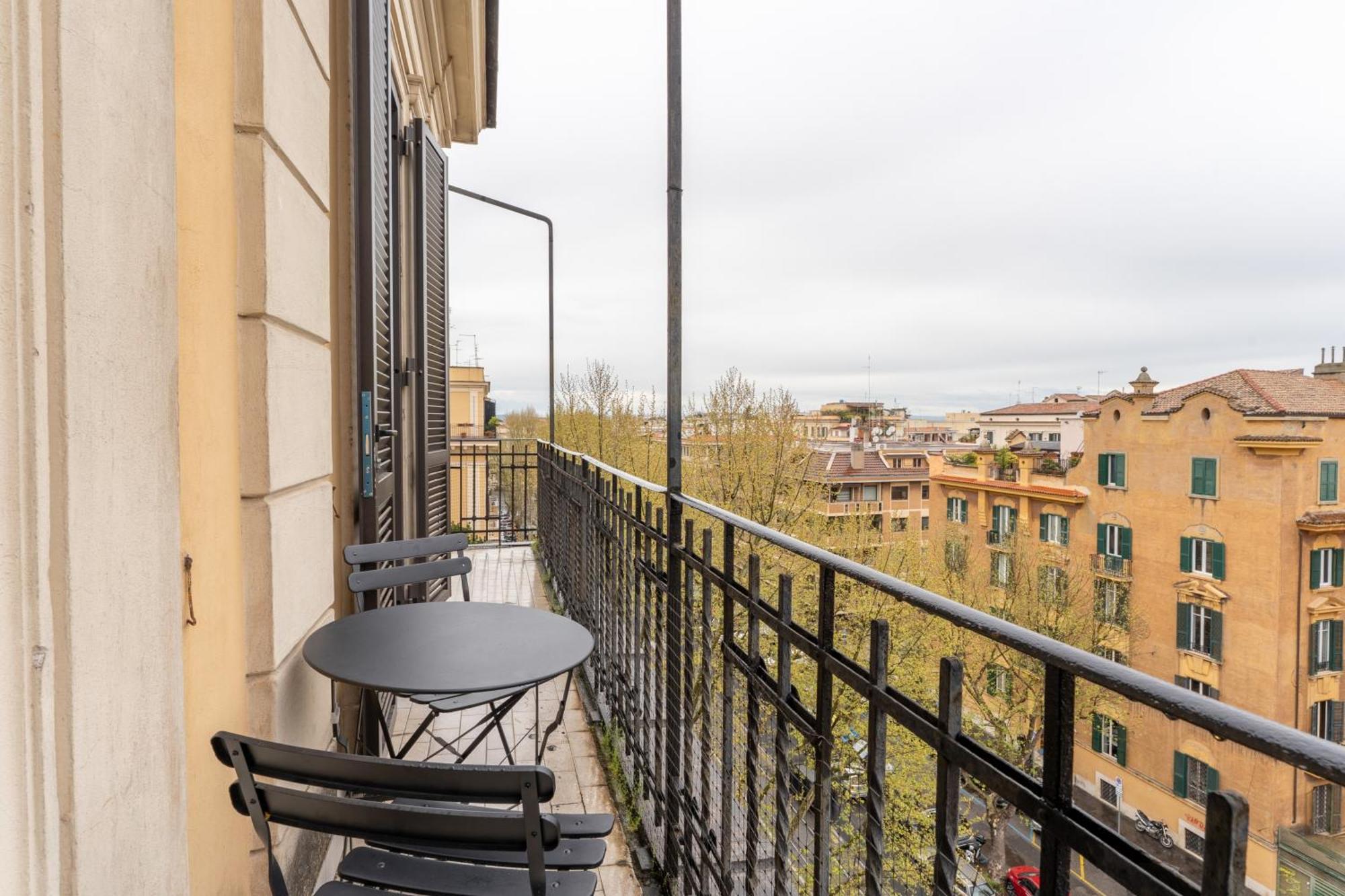 Apartment La Galleria, Rooftop Flat Nearby Borghese *