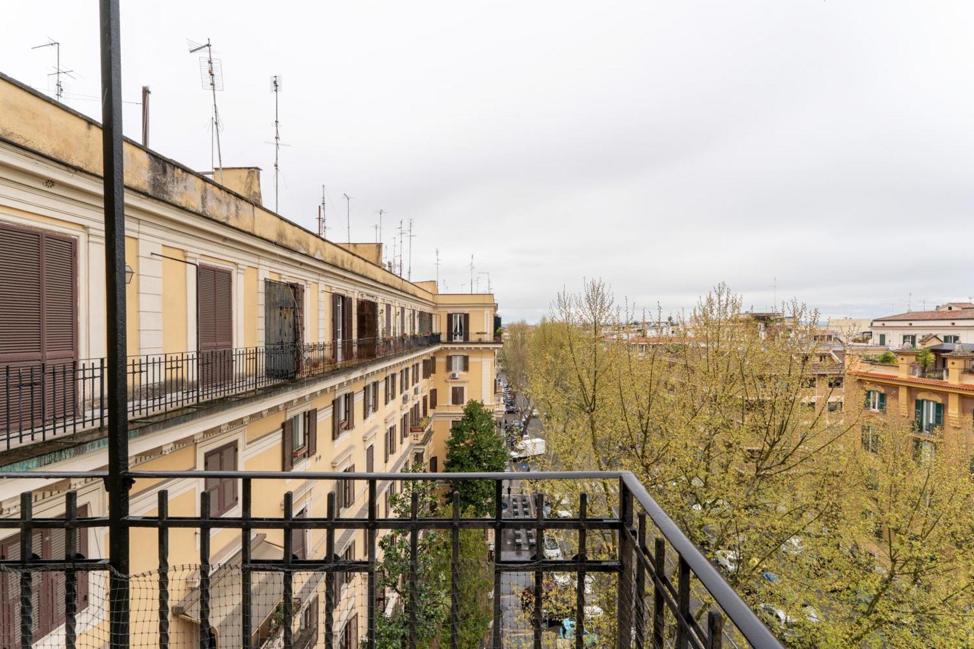 La Galleria, Rooftop Flat Nearby Borghese * Rome