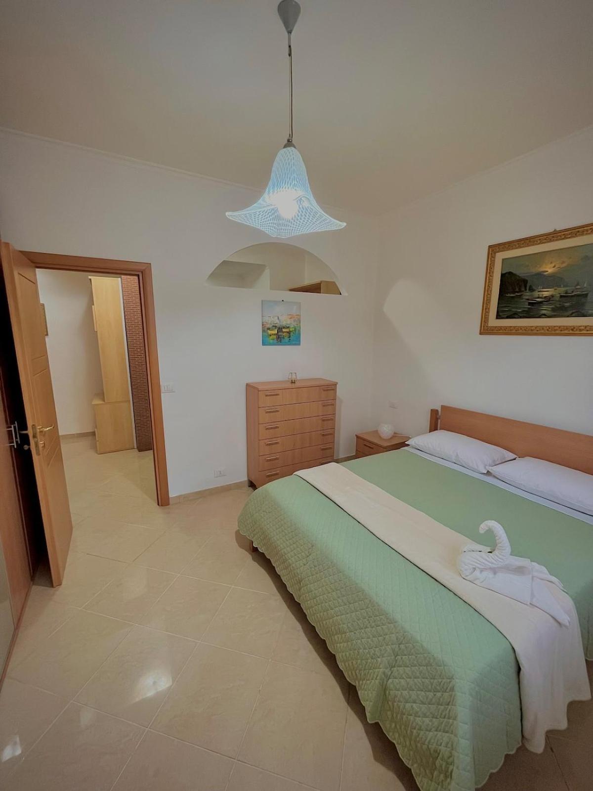 700 Meters From The Metro Holiday home *