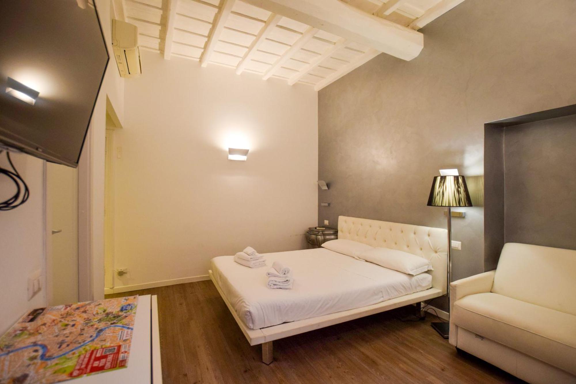 Navona Secret Guest house