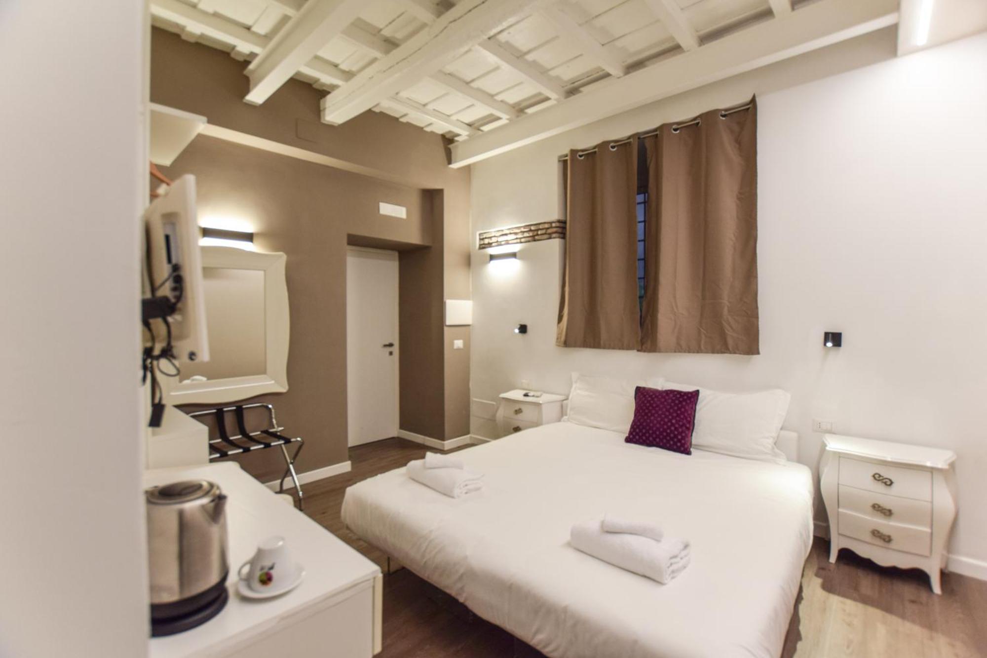 Navona Secret Guest house 3*