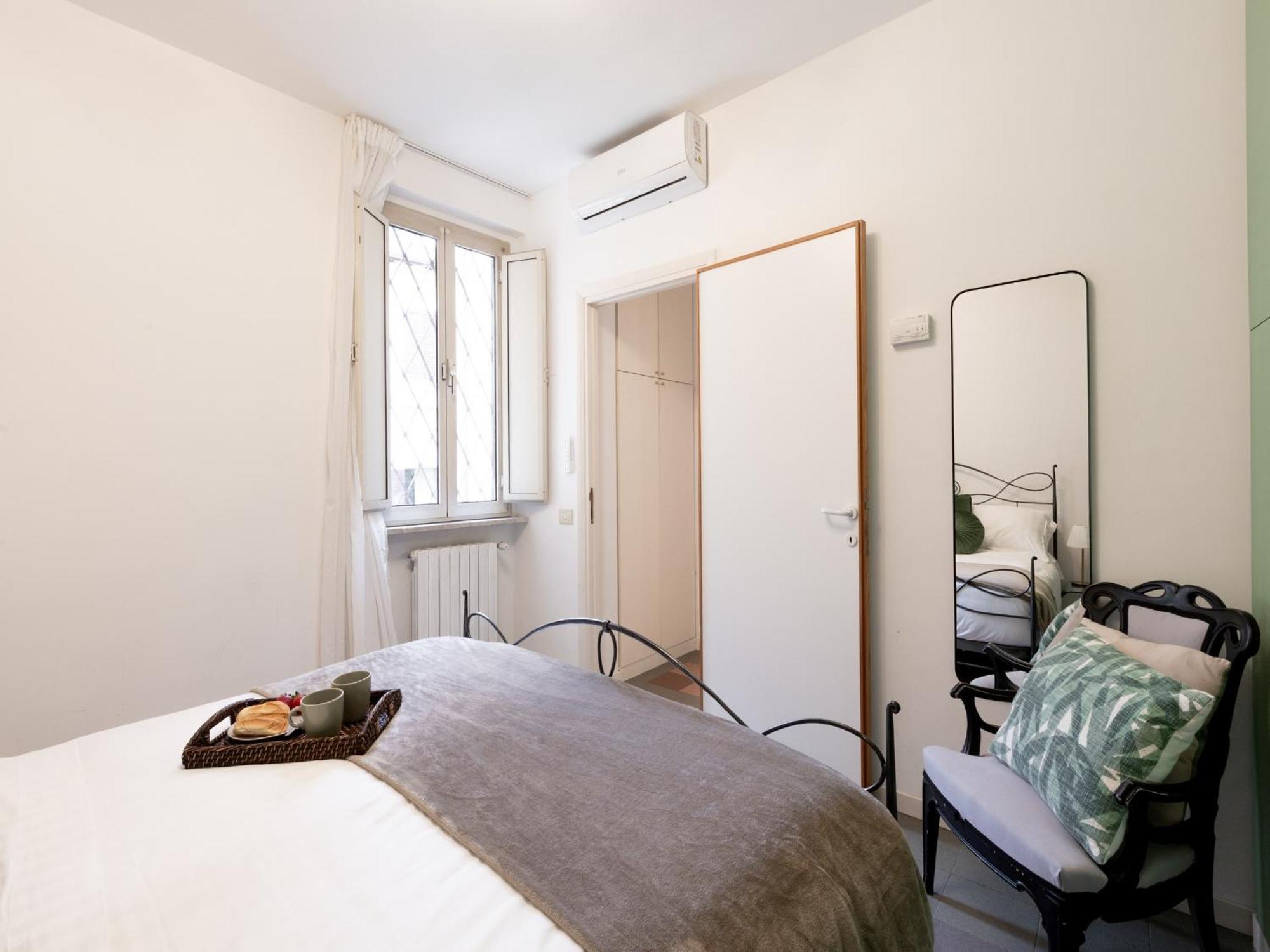 The Rent - Large A Few Steps From The Trevi Fountain Apartment *