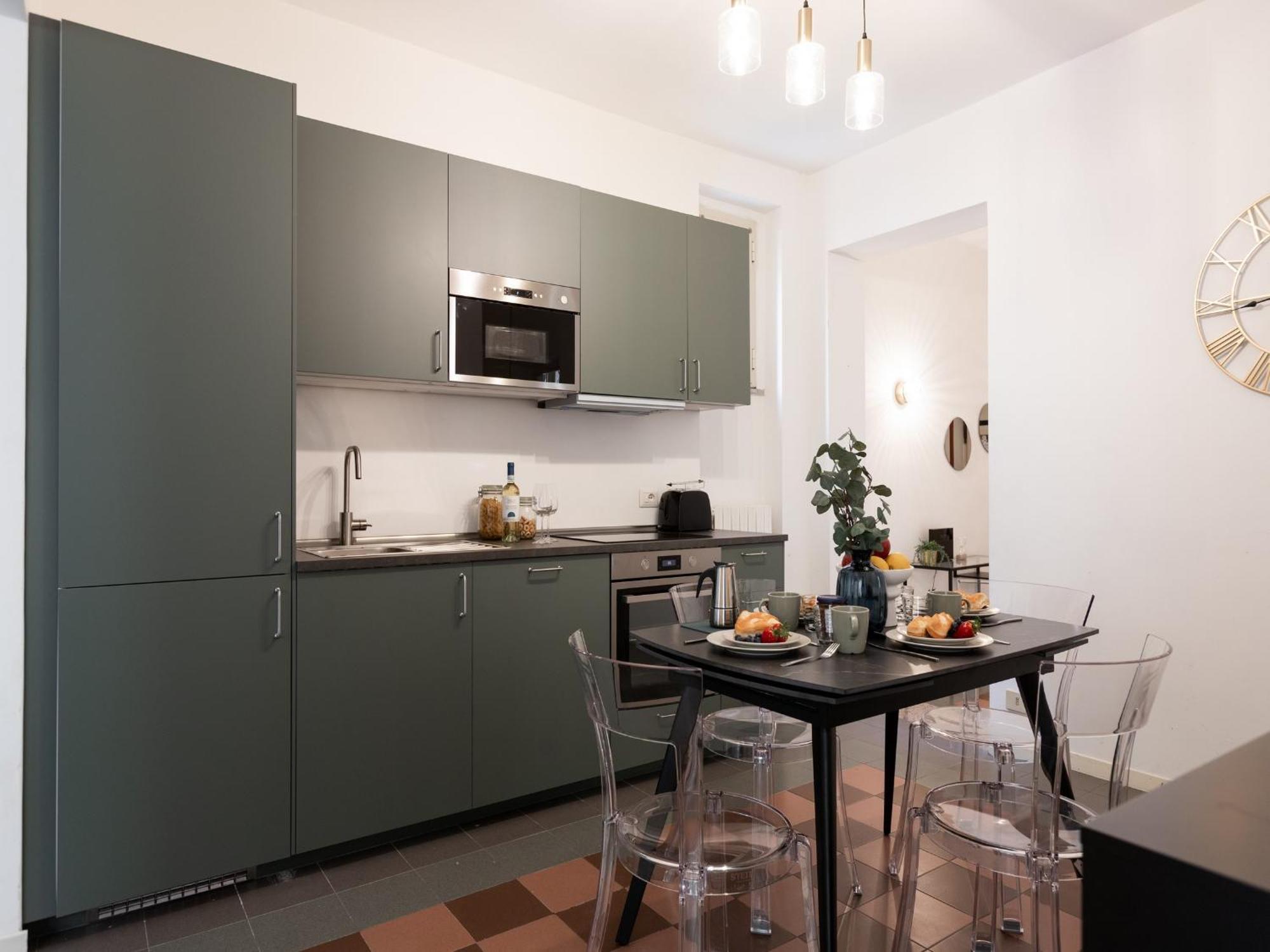 The Rent - Large A Few Steps From The Trevi Fountain Apartment Rome