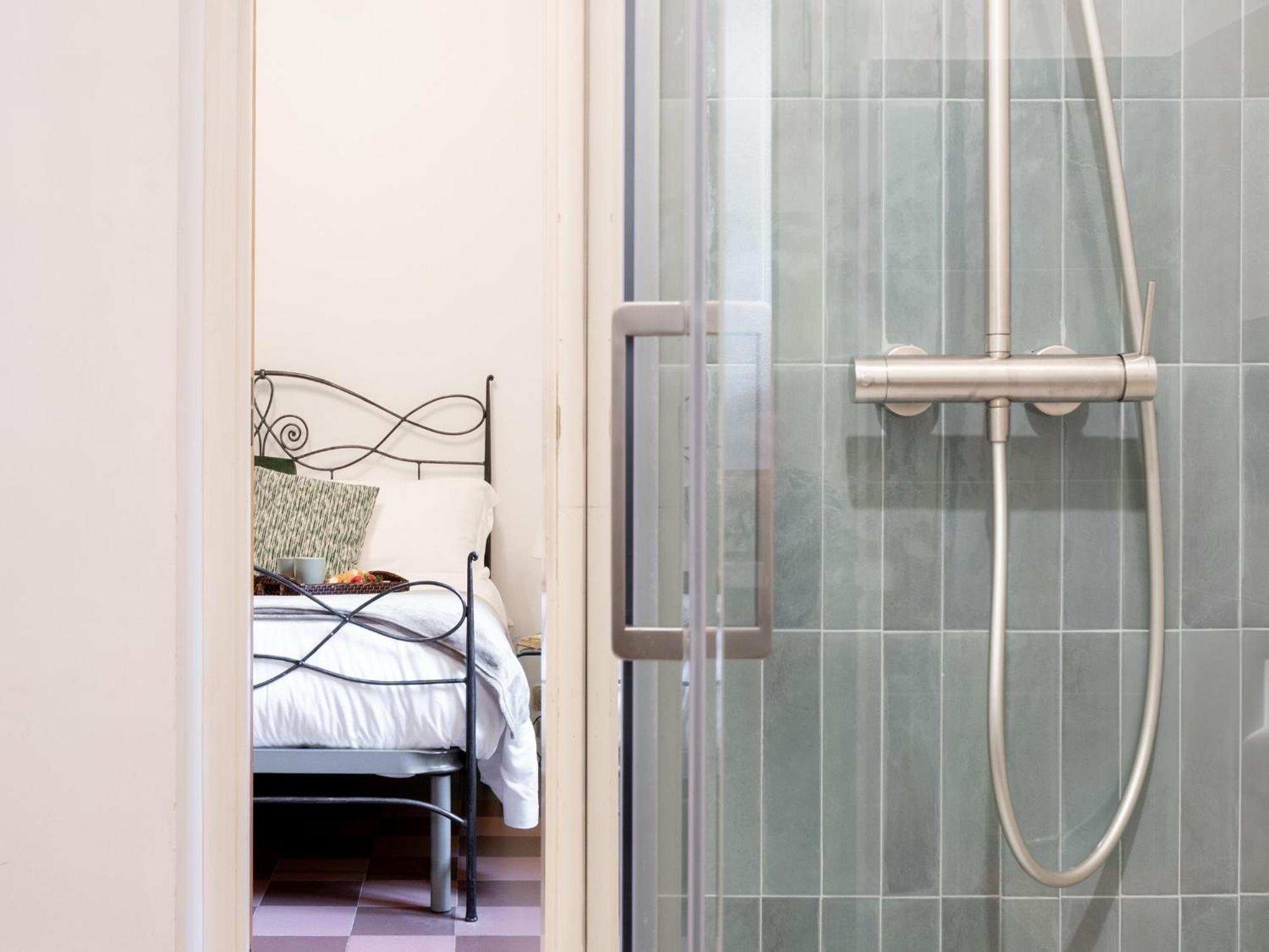 The Rent - Large A Few Steps From The Trevi Fountain Apartment Rome
