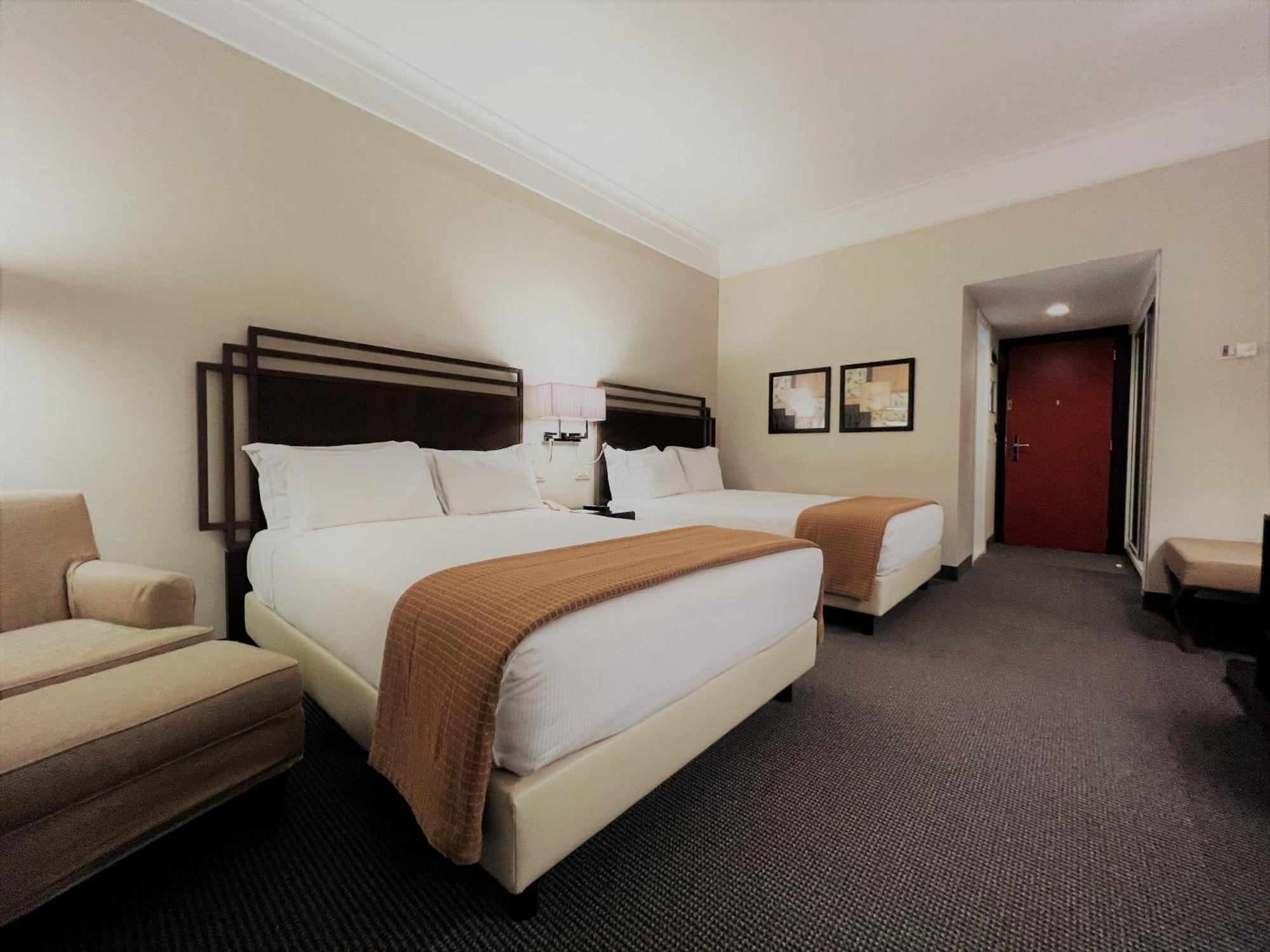 Hotel Crowne Plaza St. Peter's By Ihg 4*
