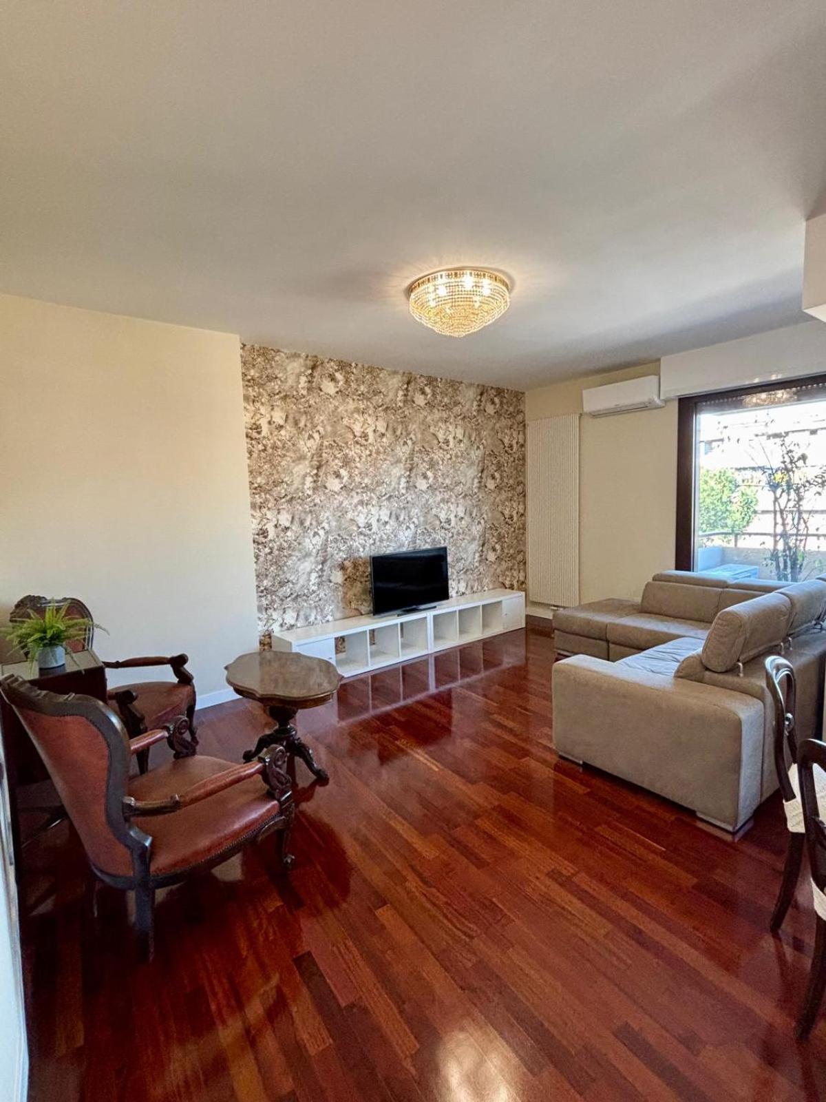 Stylish Spacious 3-bedroom Apartment, Open-space Kitchen, 3 Balconies! Apartment Rome