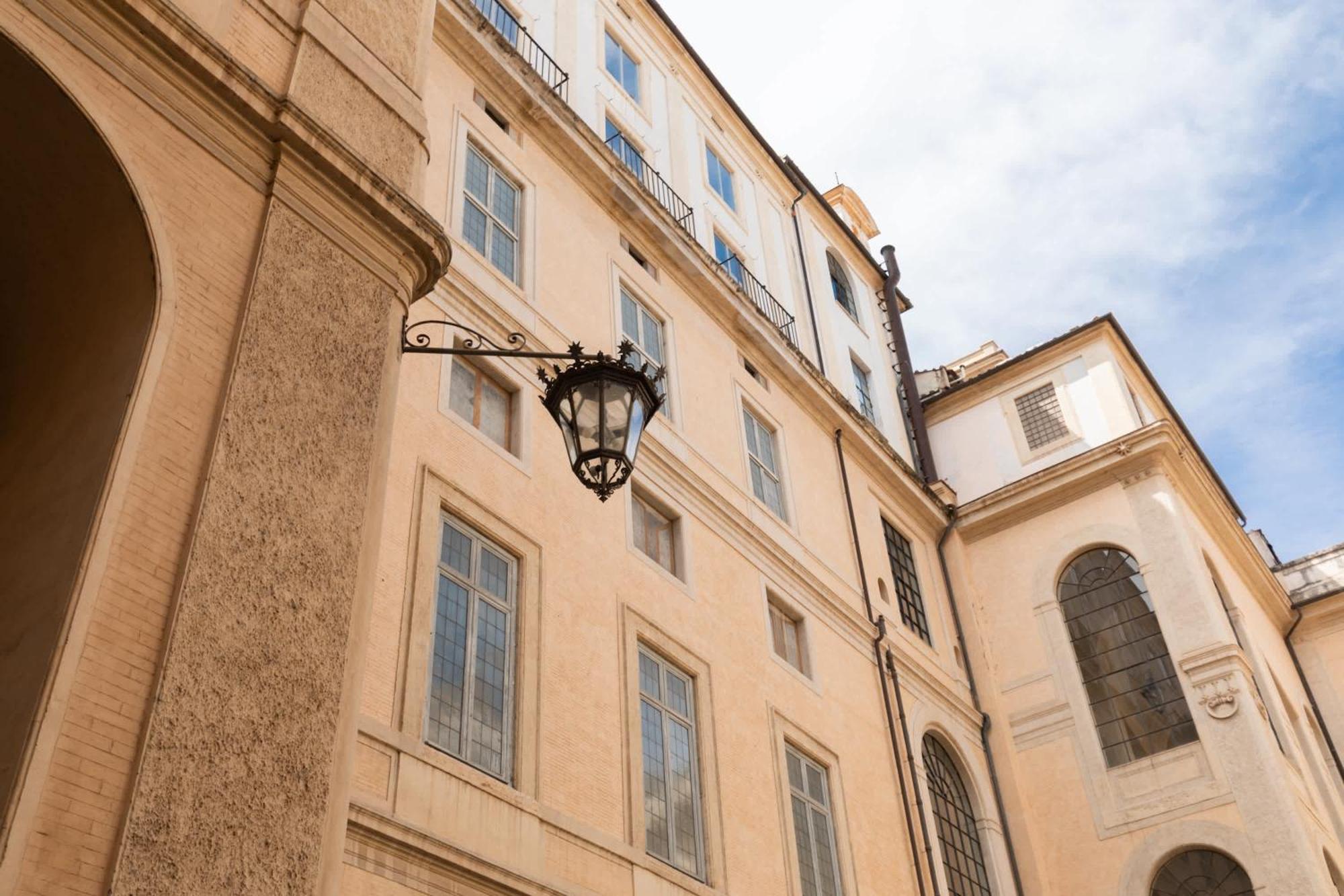 Historic Palazzo Altieri Loft By Romeloft