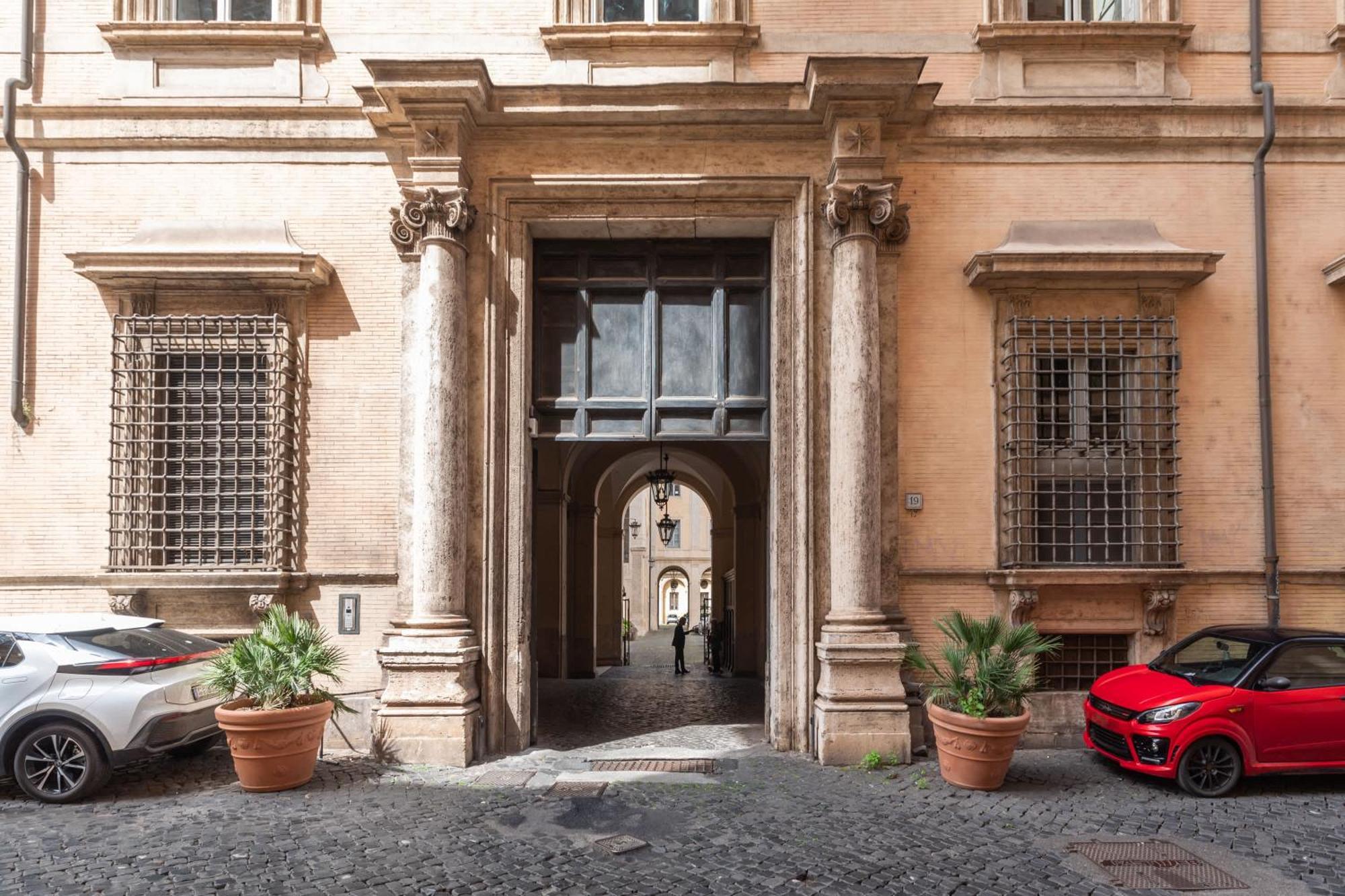 Historic Palazzo Altieri Loft By Romeloft