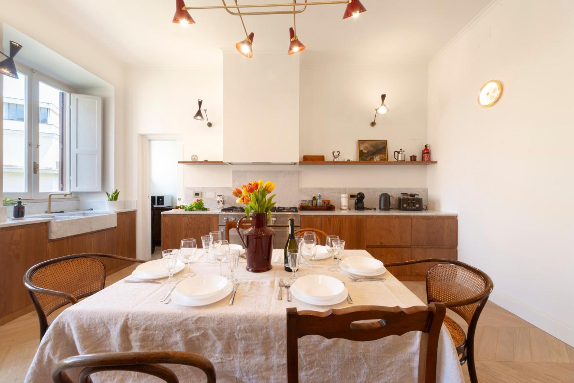 Timeless Elegance In Trastevere Roma