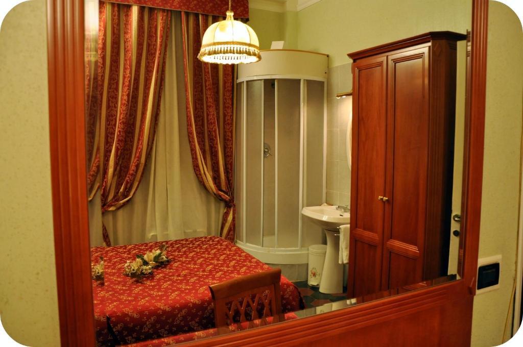 Sandra Hotel Rome