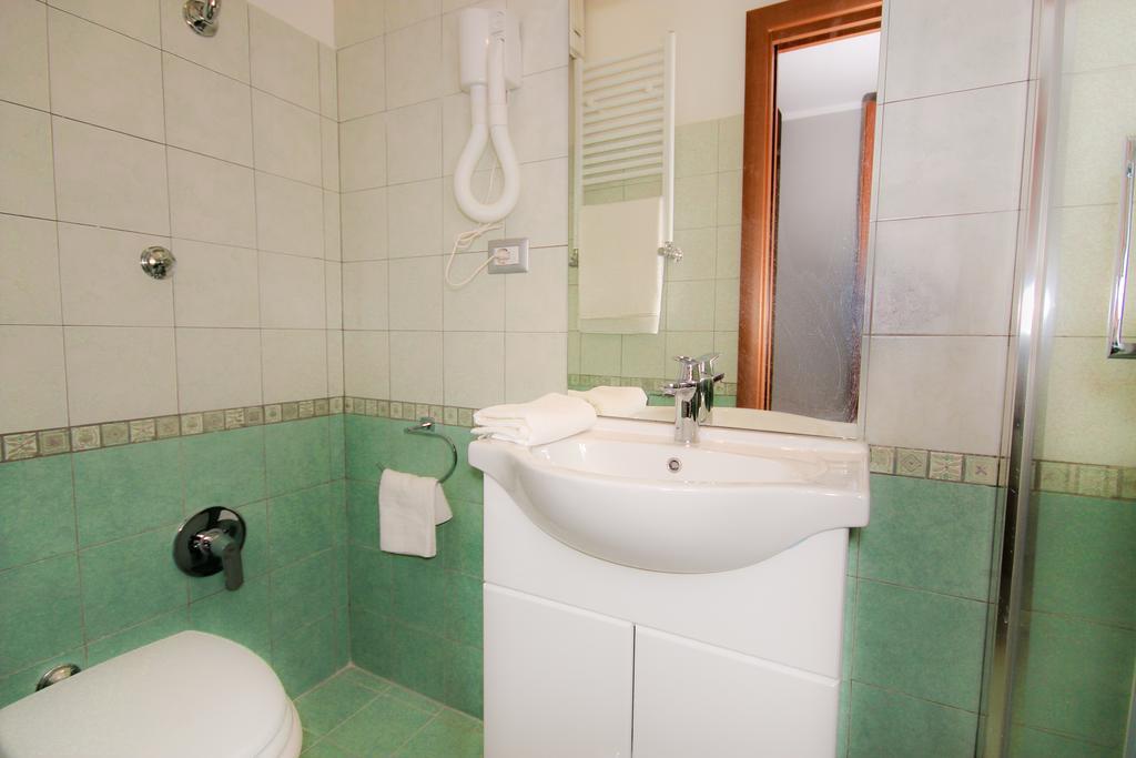 San Pietro's - 2* Rome