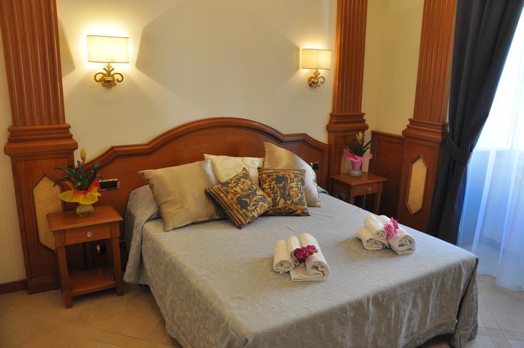 Imperial Crown Rome