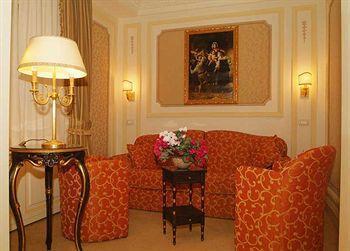 Champagne Garden Hotel 4*