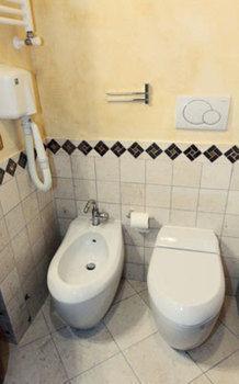 Condotti 2* Roma