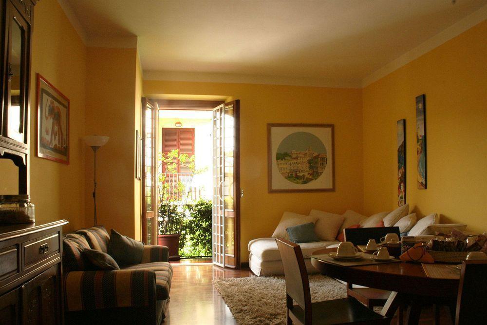 Emi's Bed & Breakfast 2*