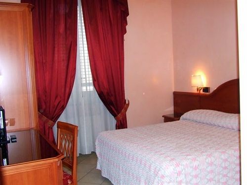 Sandra Hotel Rome