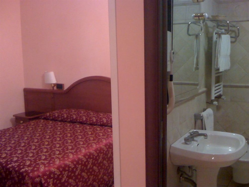 Hotel Sandra *