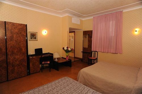 Capri Hotel 2*