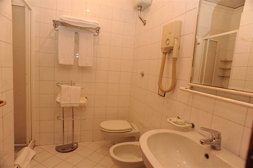 Capri Hotel 2*