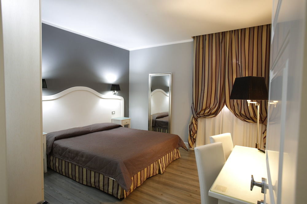 Domus Castrense 2*