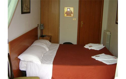 Family House Hotel *