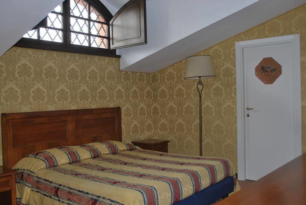 Casale Mostacciano 3* Rome