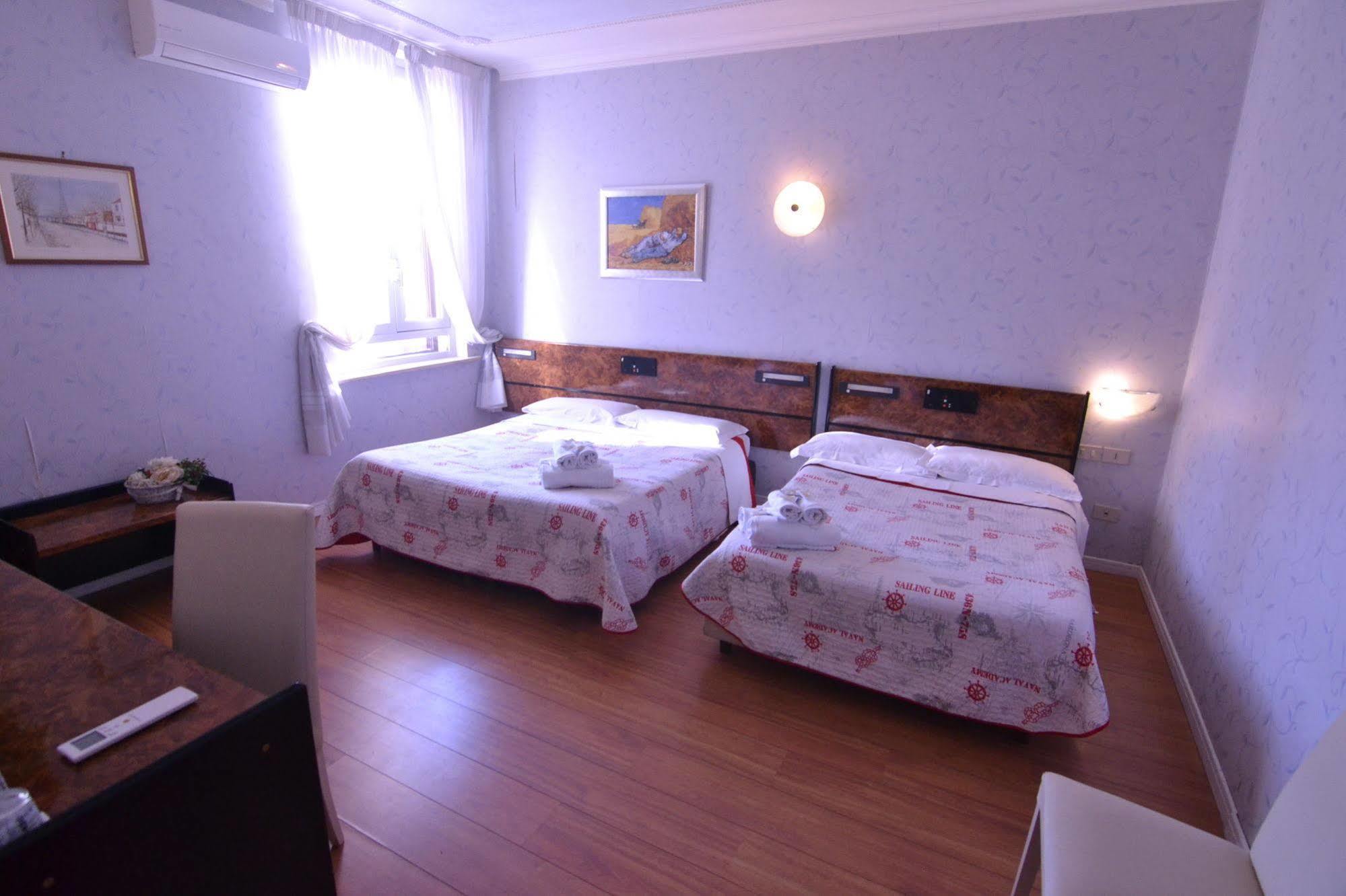 Capri Hotel 2*