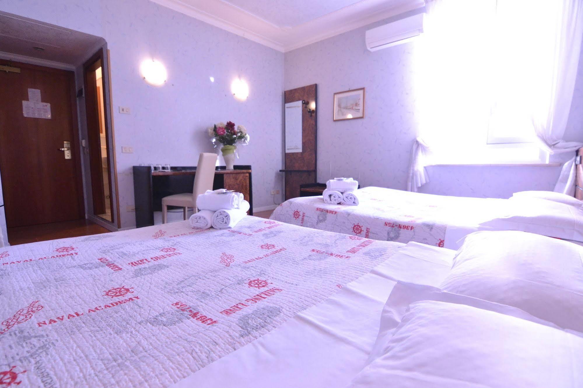 Capri Hotel 2*