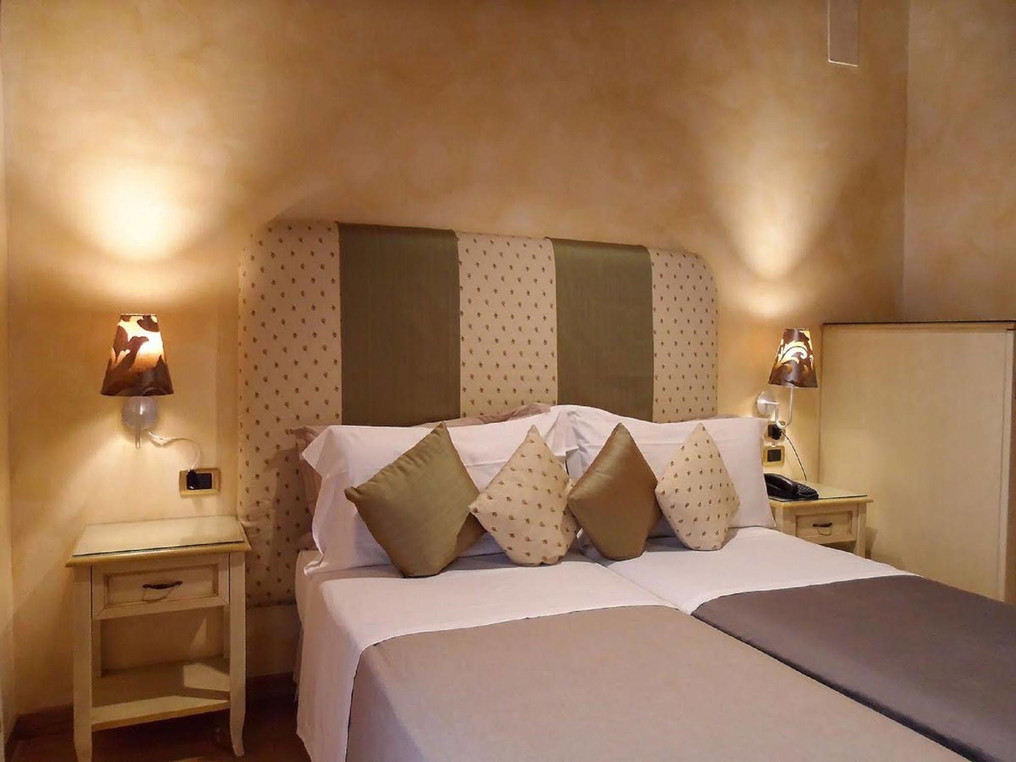 Condotti 2* Roma