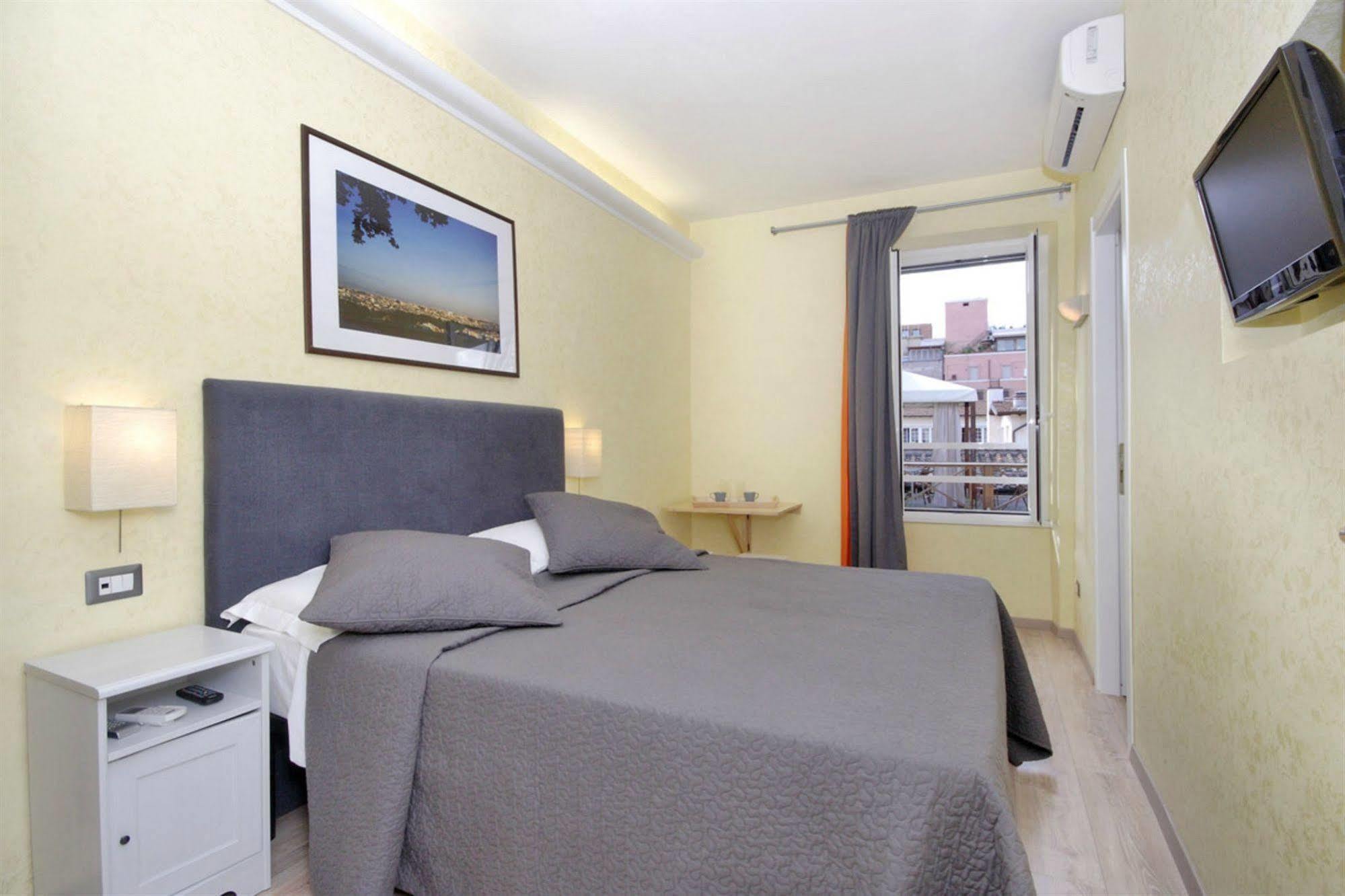 Daplace - Hqh Colosseo 2* Rome
