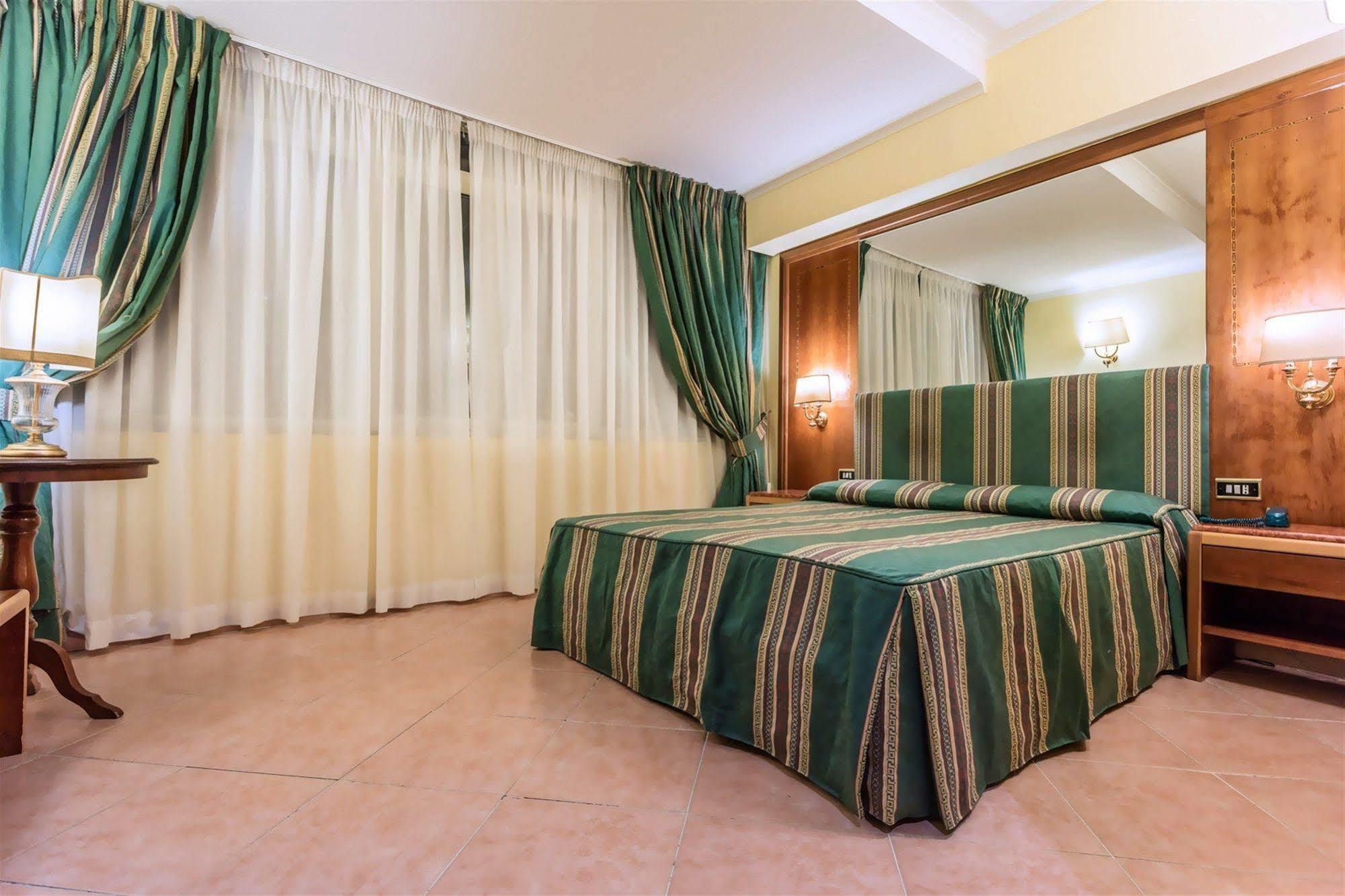Raeli Archimede Rome