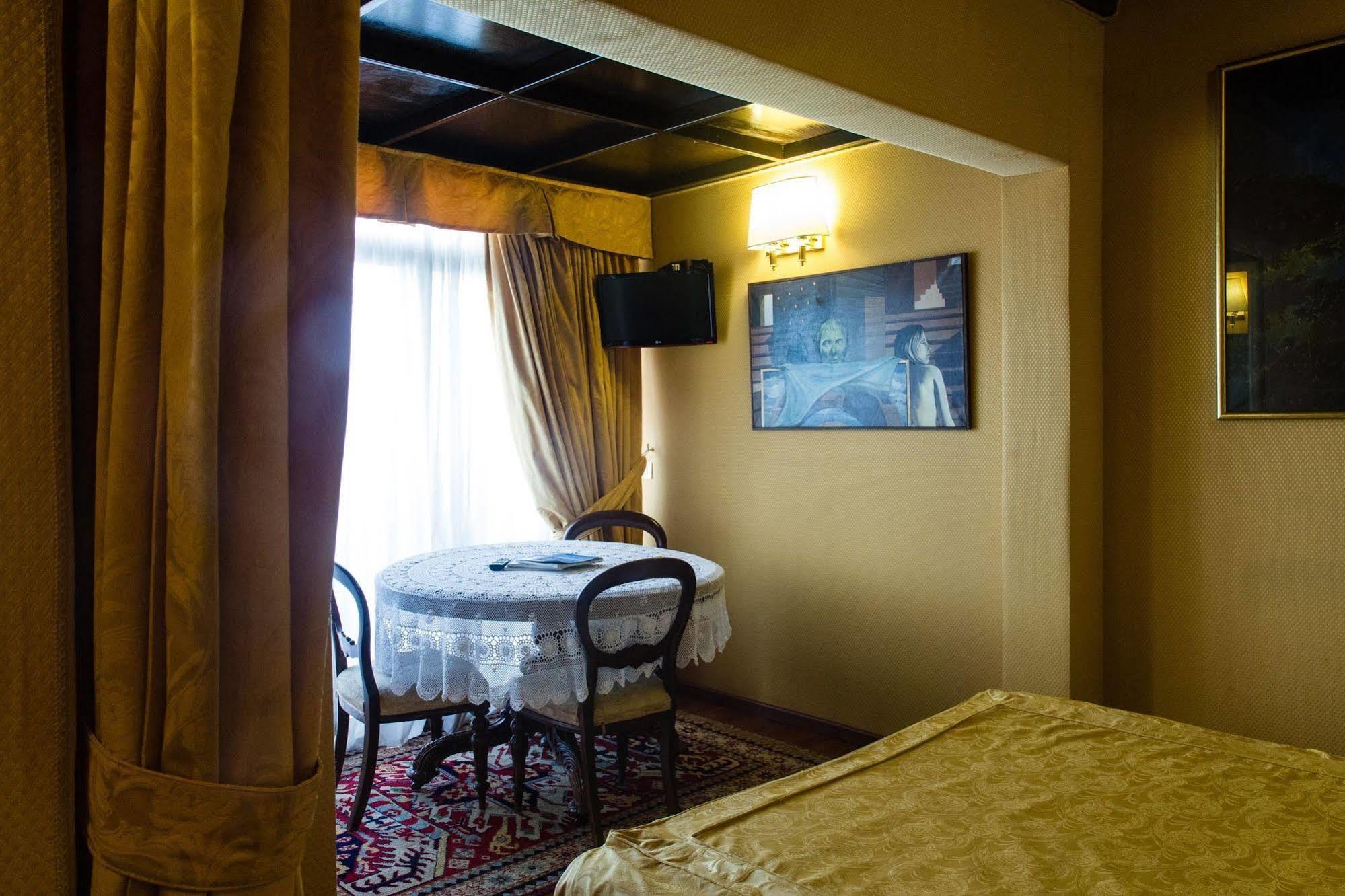 Guest house Residenza Canova Tadolini - 4*