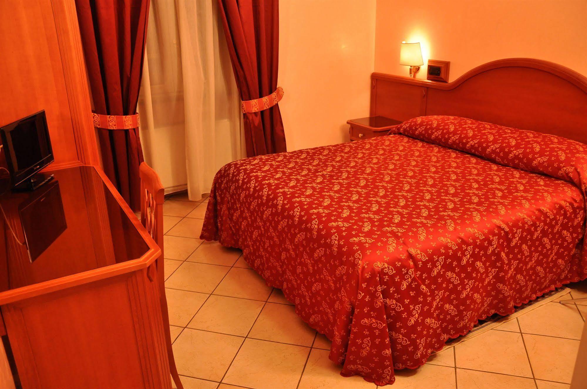 Hotel Sandra *