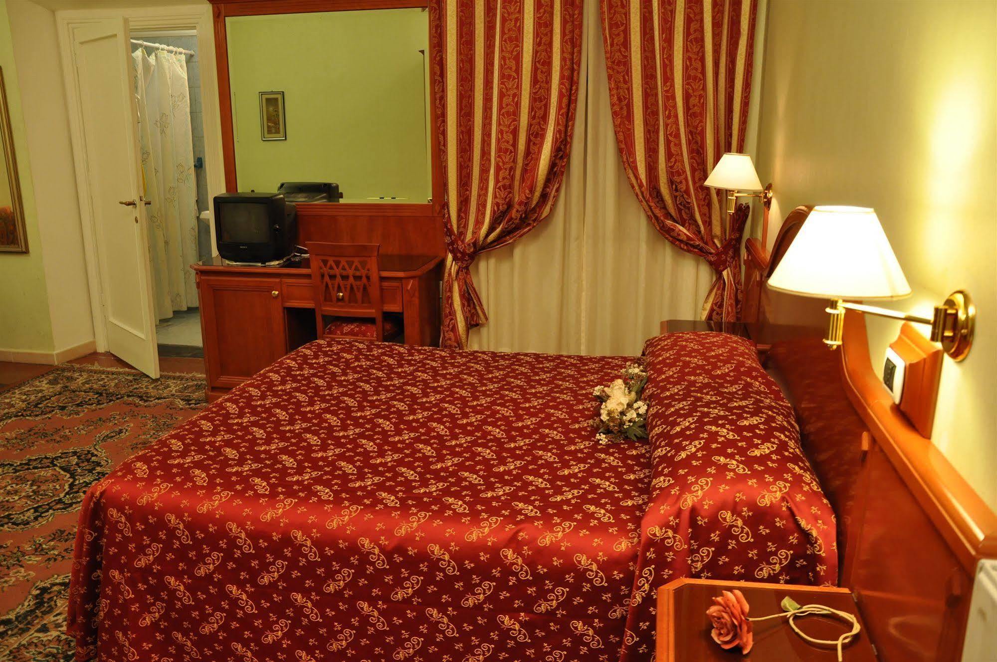 Sandra Hotel Rome