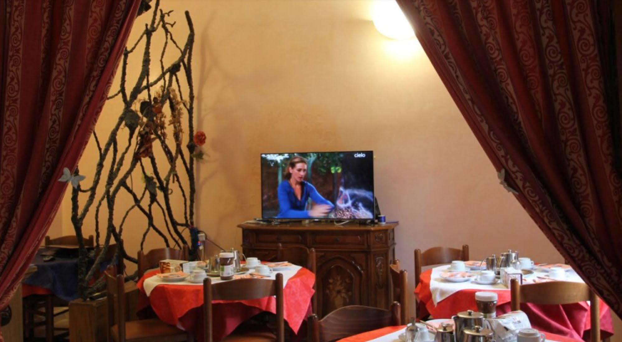 Hotel Sandra *