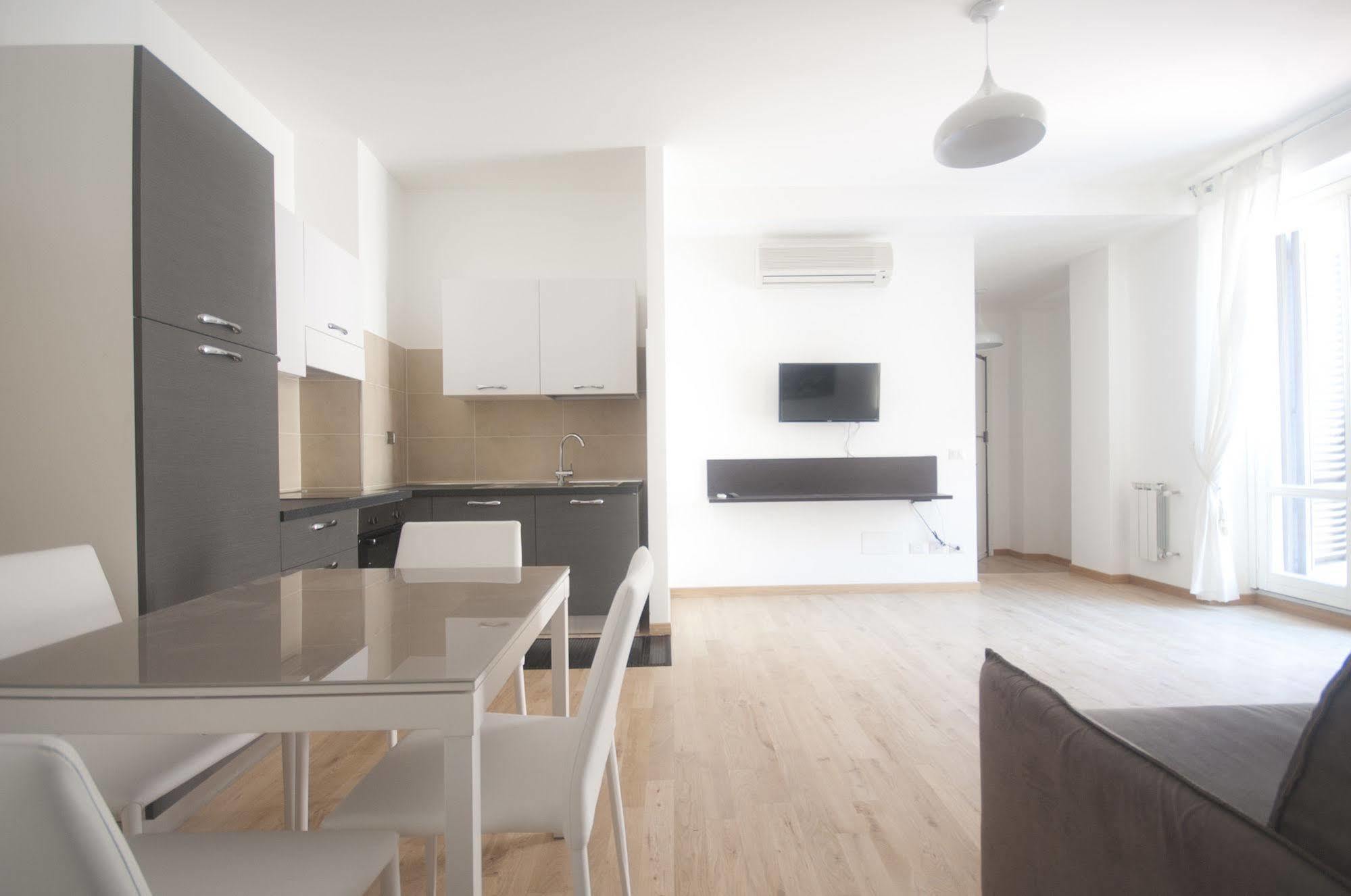 Apartment Meme Rome